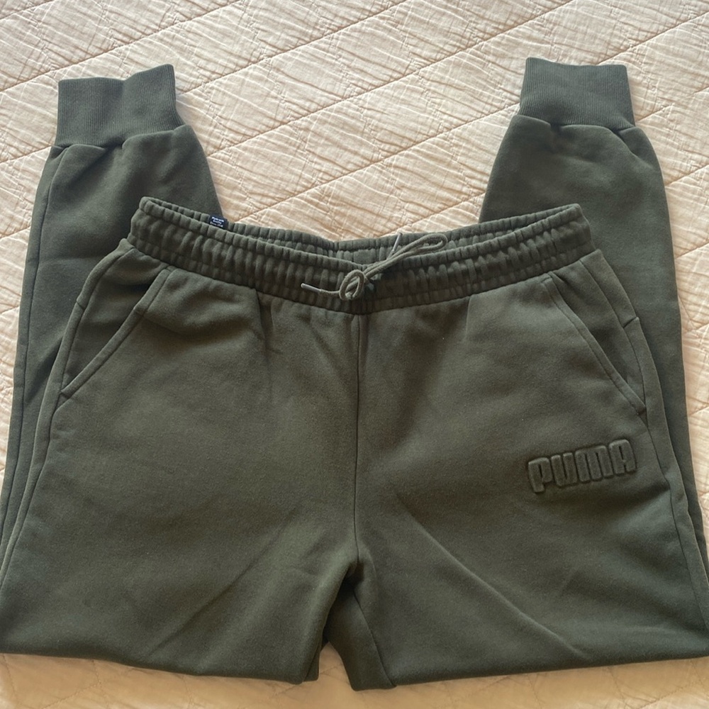 Men’s Puma joggers